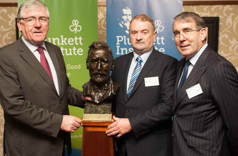 Minister of State at the Department of Agriculture, Food and the Marine Tom Hayes RD; Bertie O'Leary, ICOS President and Seamus O'Donohoe ICOS CEO with the Sir Horace Plunkett bust at the launch of The Plunkett Institute for Co-operative Governance during the ICOS National Conference in Portlaoise